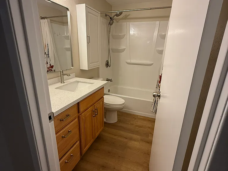 Shared full bath w/tub
