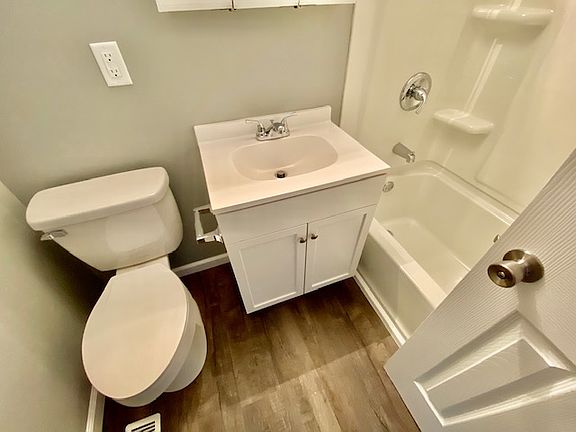 5th image of 406 Edgar St APT 2