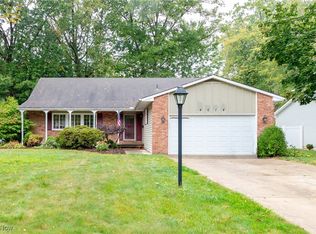 4014 Dryden Dr, North Olmsted, OH