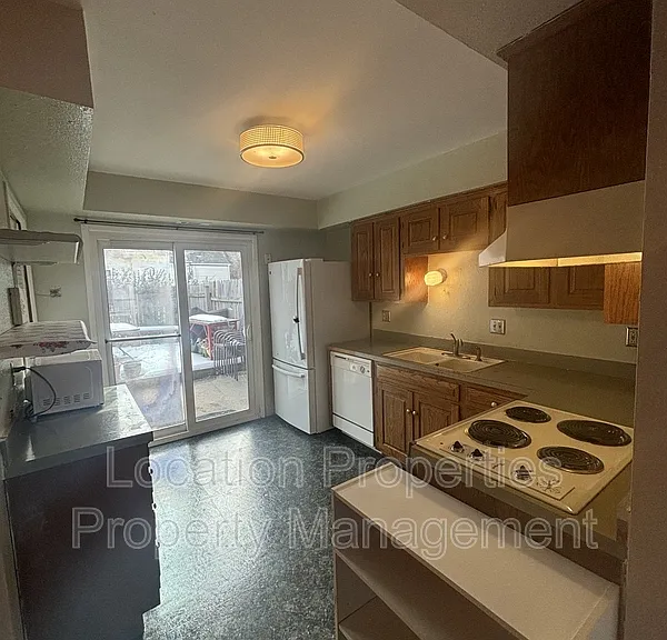 1905 W 3rd St #1 — Photo 6