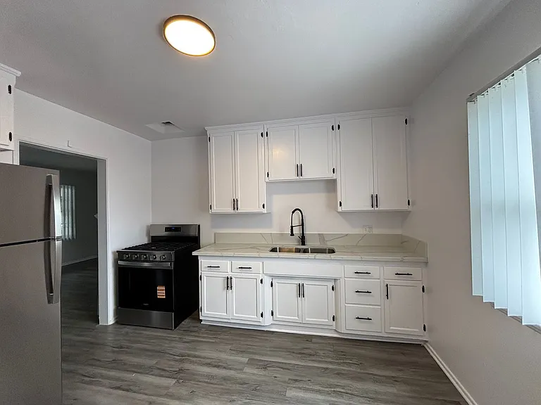 7056 Lanewood Ave — Photo 7