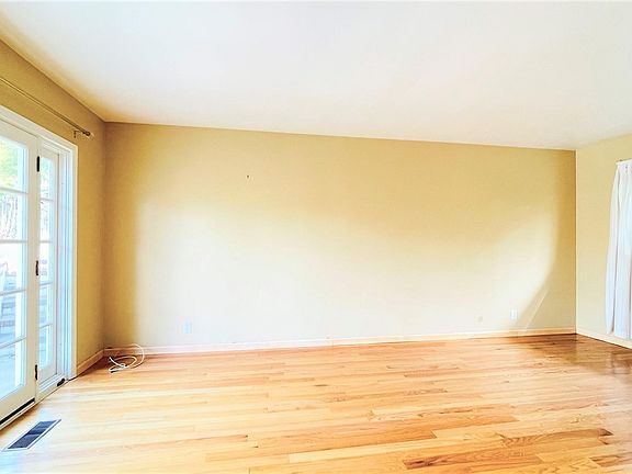 5th image of 337 Knight Way