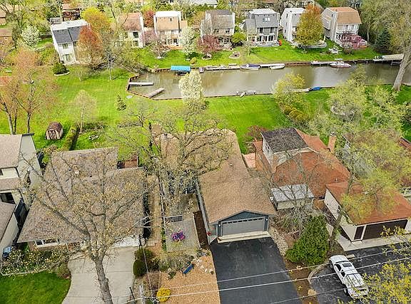 3rd image of 26839 N Oakdale Ln