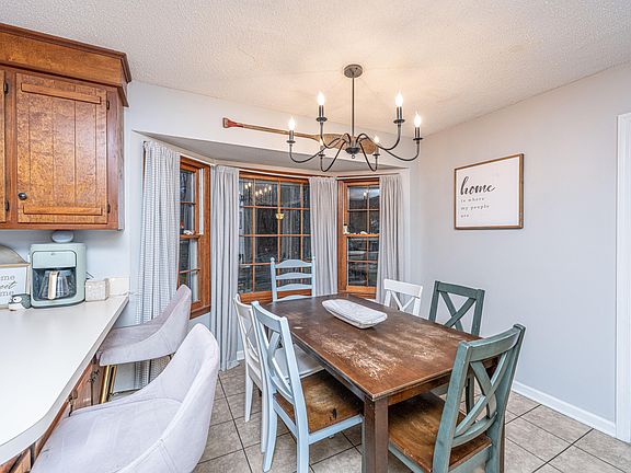 3rd image of 112 Ravenswood Ct