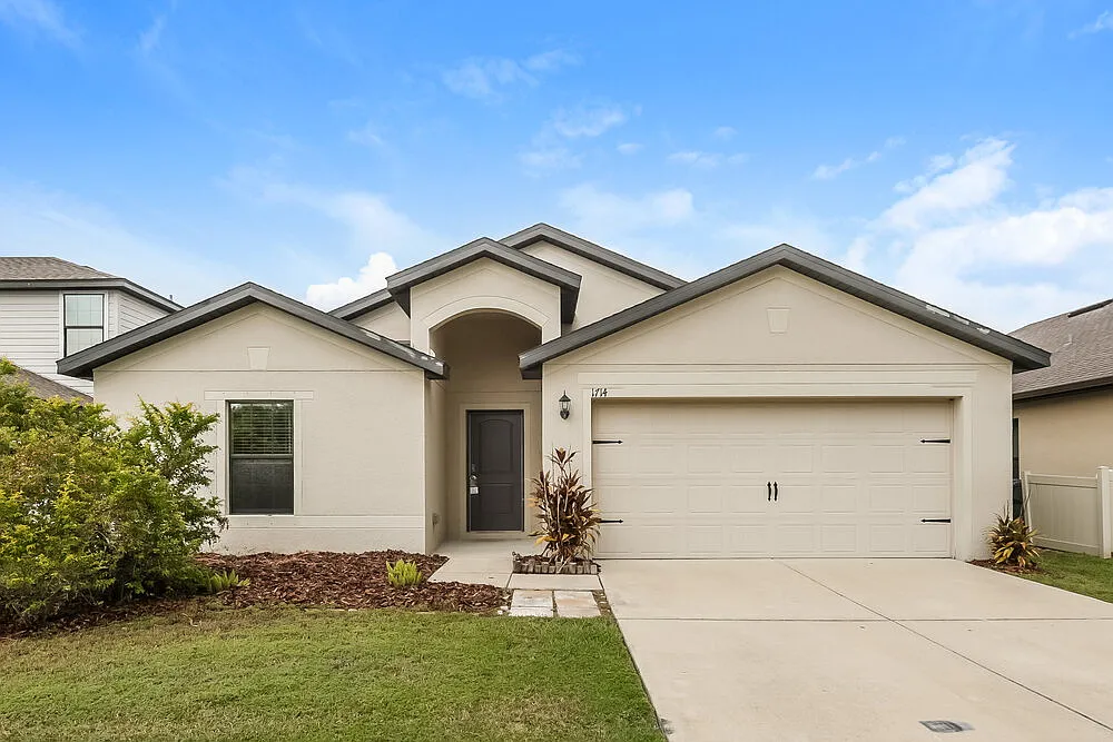 3 bed, 2.0 bath, 1629 sqft, $1,980 — Photo 1