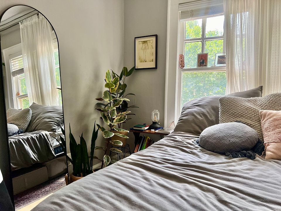Sunny bedroom!