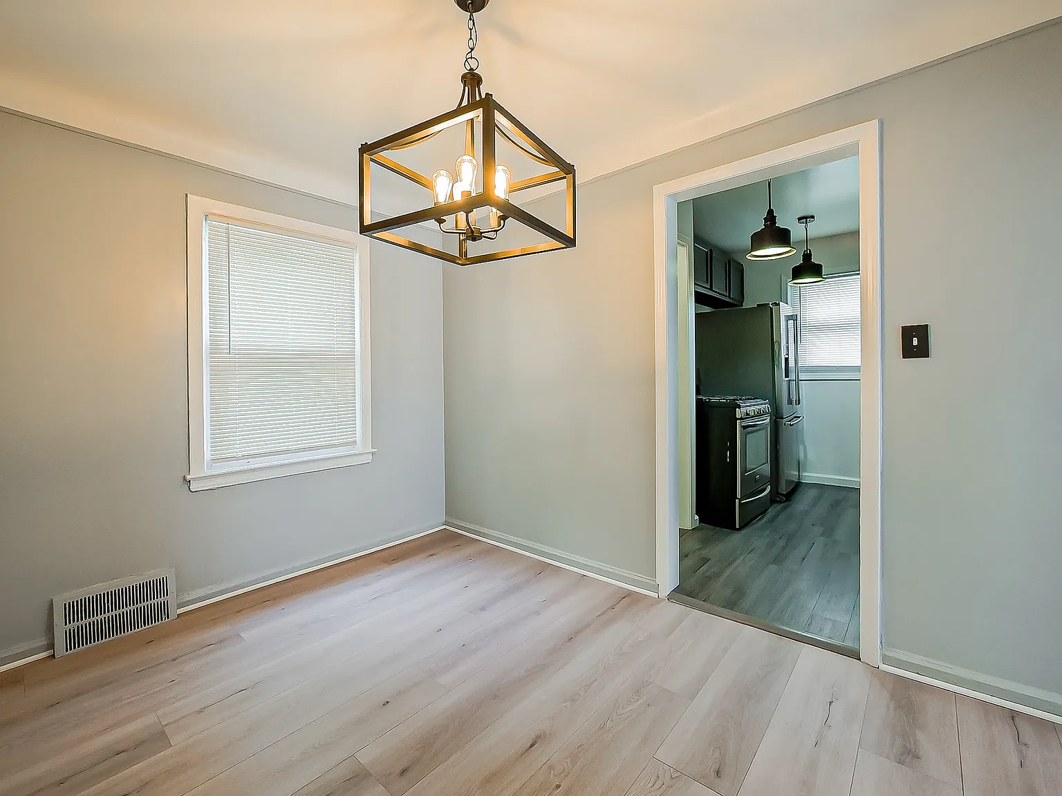 4 bed, 1277 sqft, $1,400 — Photo 4