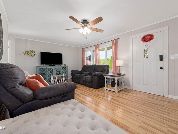 3rd image of 214 Wilson Ave