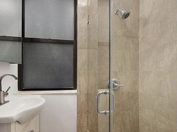 5th image of 214 Mulberry St #3AA