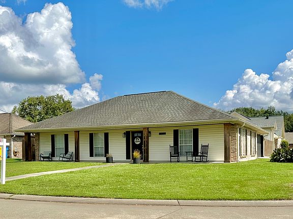 2nd image of 1302 Arbor Cir