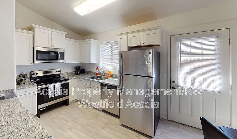 561 N 10th Pl #103 — Photo 19