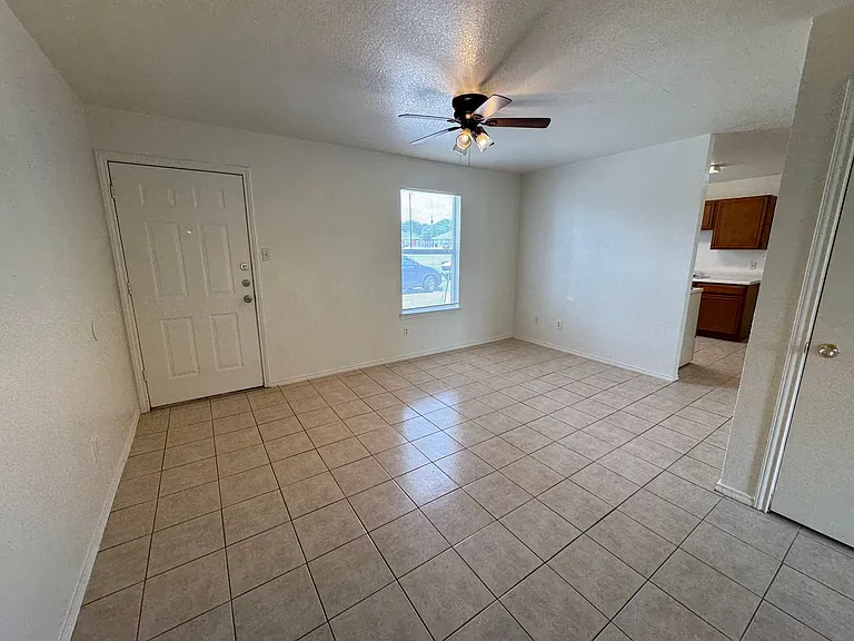 1712 Benttree Dr — Photo 6
