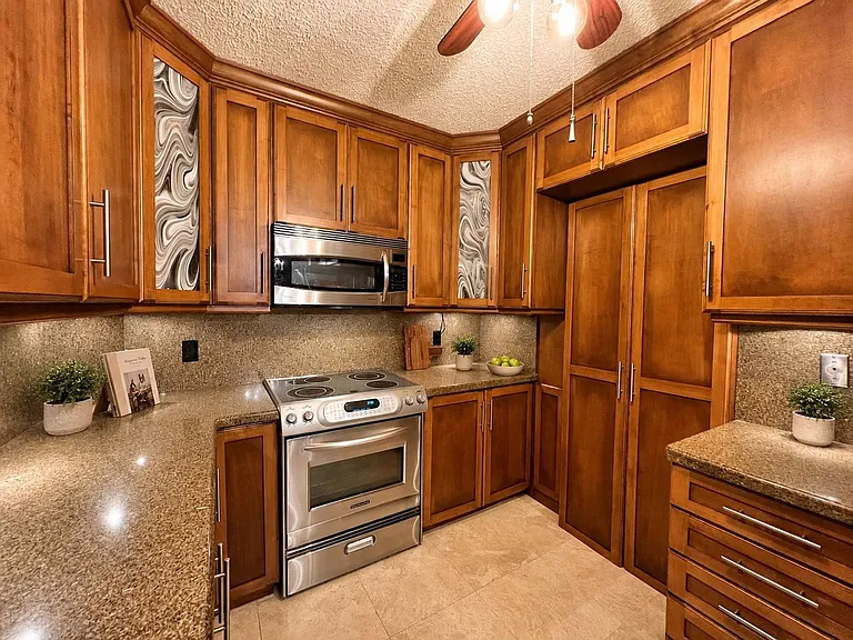 649 W Oakland Park Blvd #220A — Photo 4