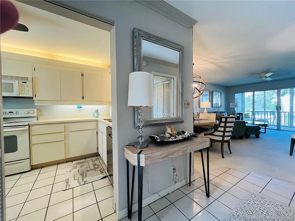 2 bed, 2.0 bath, 1101 sqft, $2,250 — Photo 4