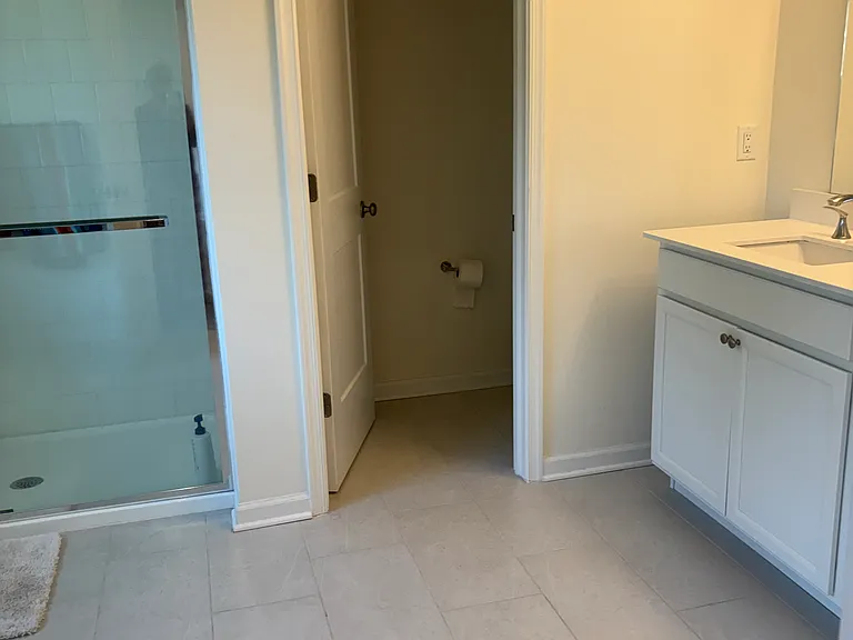 712 Fremont Dr — Photo 2