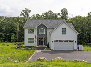 124 Briar Hill Rd, Groton, CT 06340