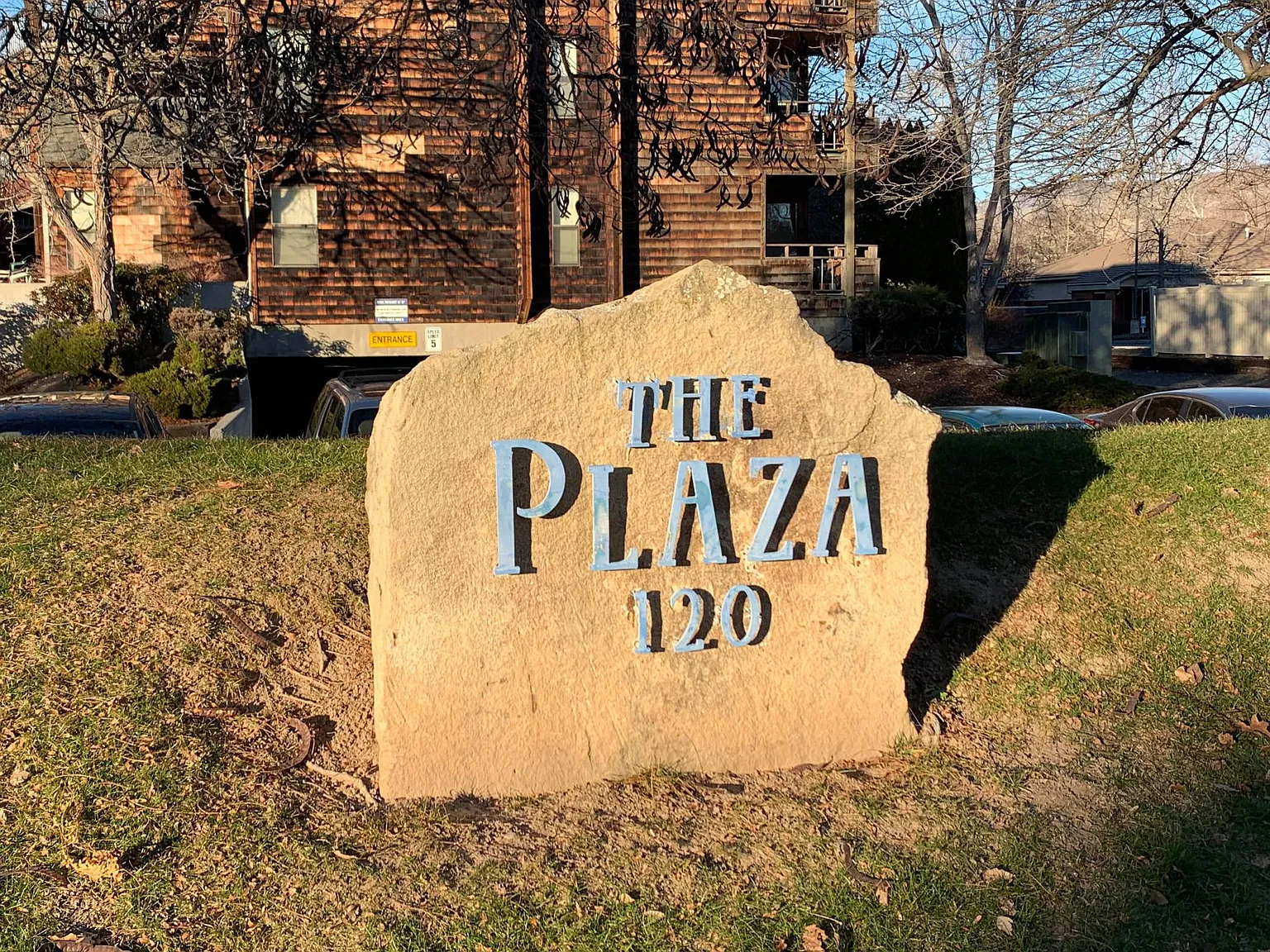 Plaza Apartments — Photo 1