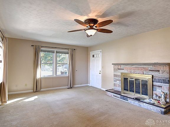 5th image of 555 E Market St