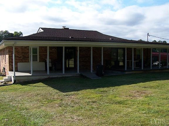 3rd image of 1026 Lakeview Dr
