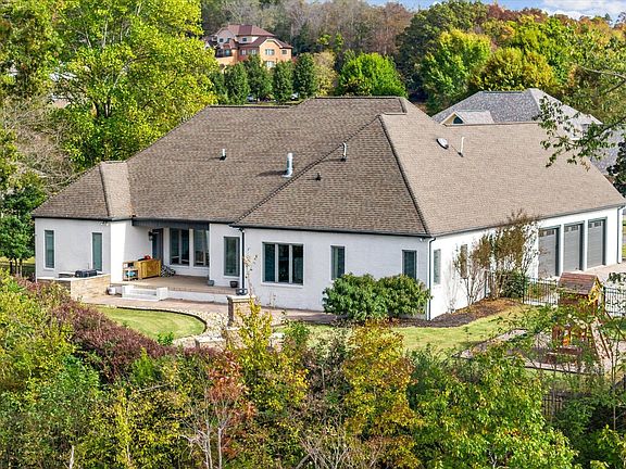 5th image of 339 Riverdale Dr
