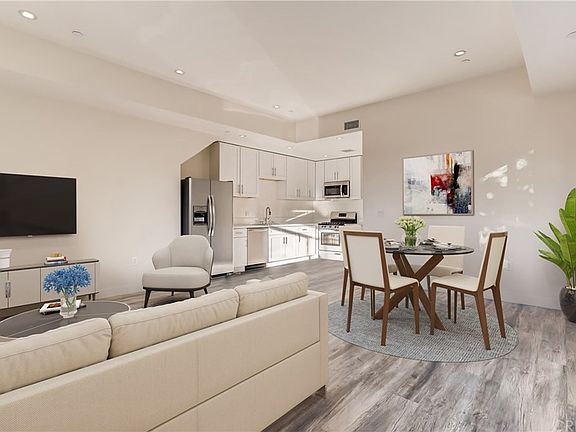4th image of 5934 Vineland Ave #4