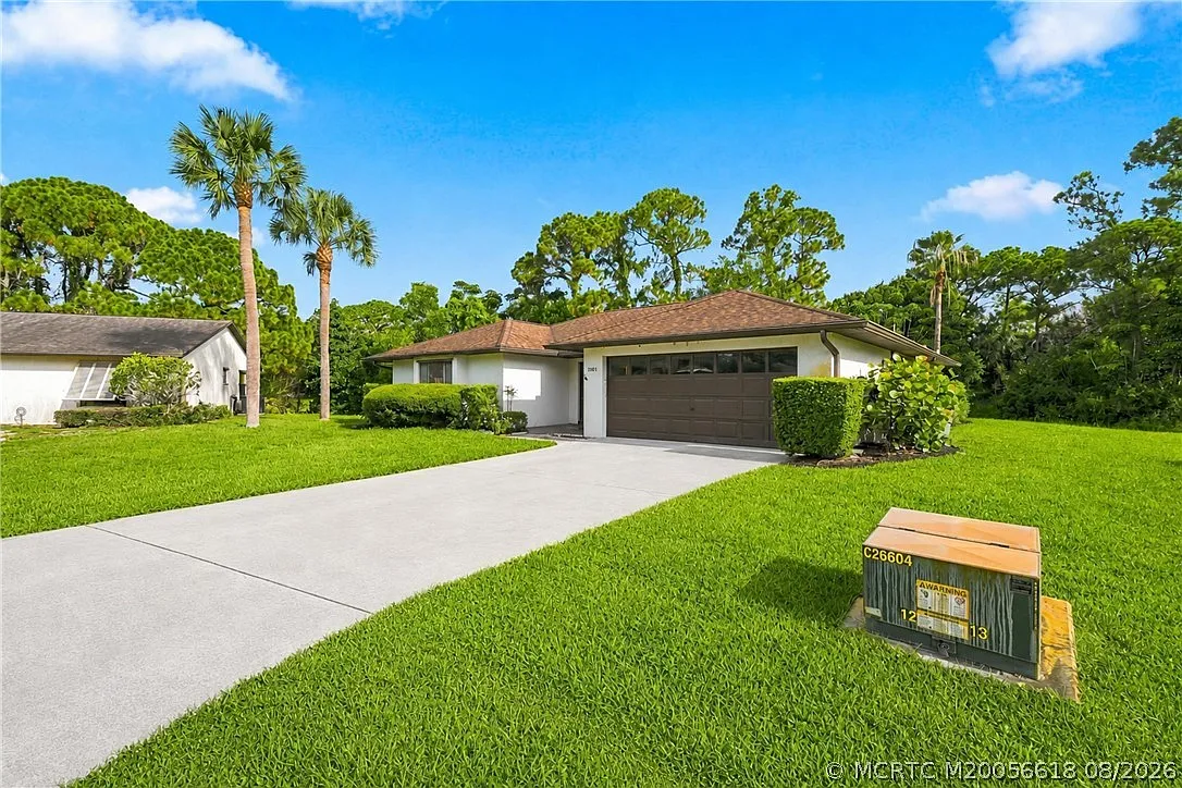 3 bed, 2.0 bath, 1874 sqft, $2,600 — Photo 2