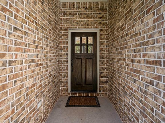5th image of 1704 Green Briar Dr