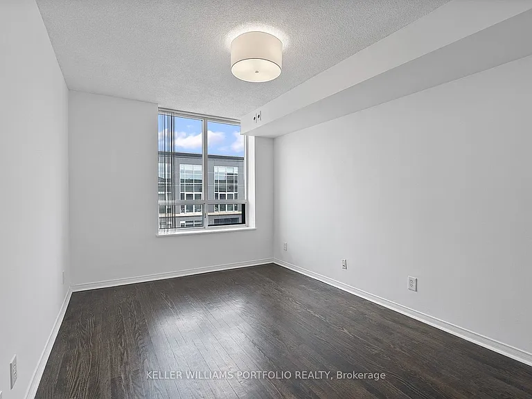 1829 Queen St E #408 — Photo 17