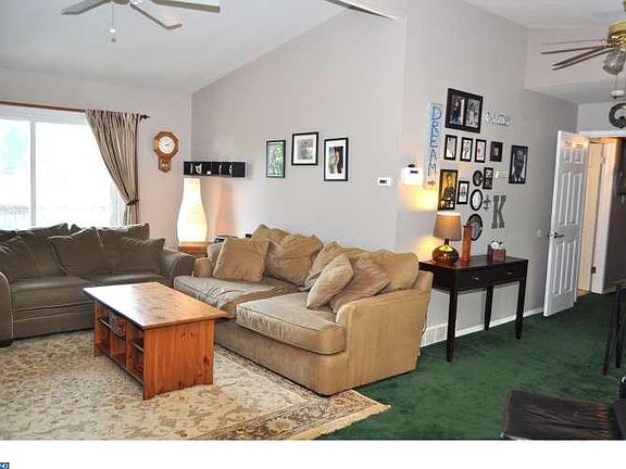 3rd image of 104 Compass Dr