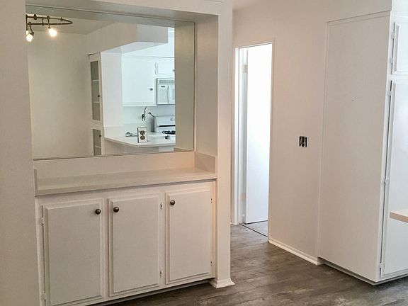 Wet Bar perfect for entertaining