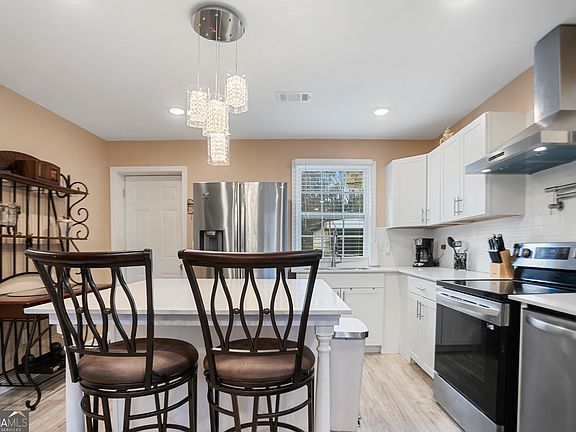 4th image of 142 Hutton Pl NW