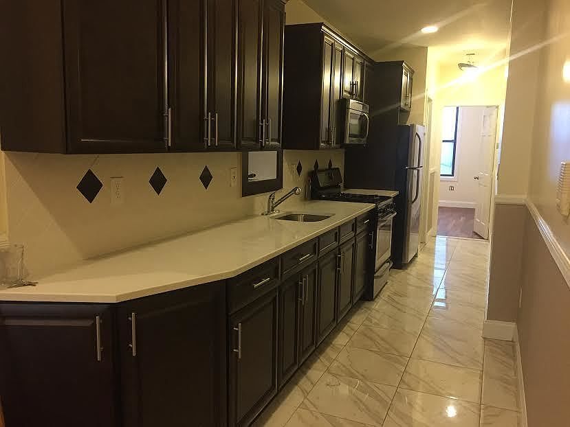 1st image of 435 Marion St #1