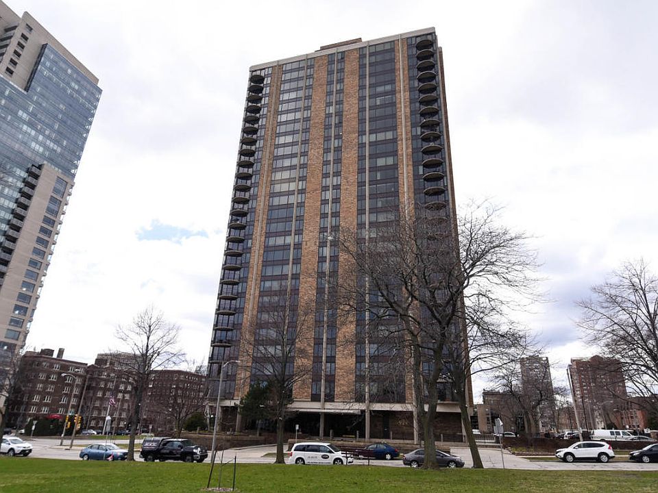 1st image of 929 N Astor St Unit 1201