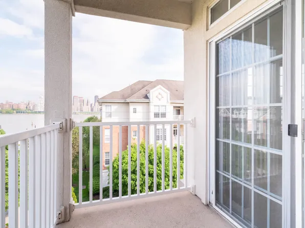 Four Avenue image 16 of 69