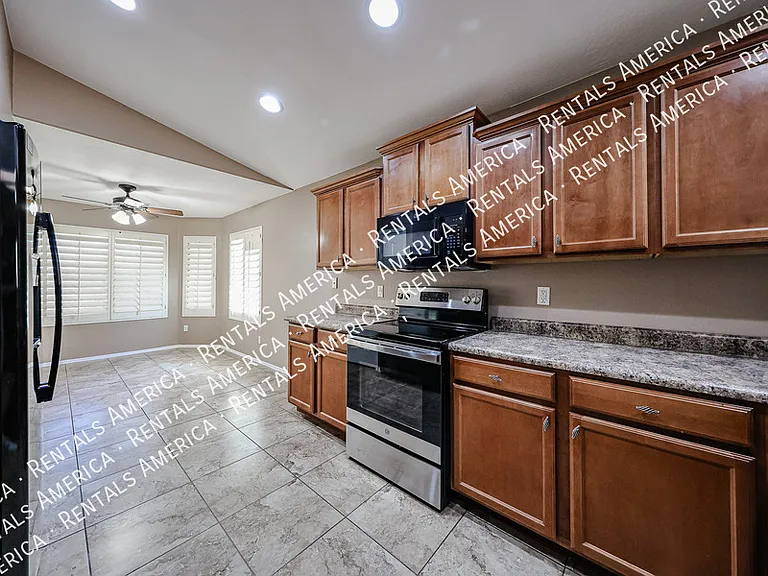 36322 W Alhambra St — Photo 3