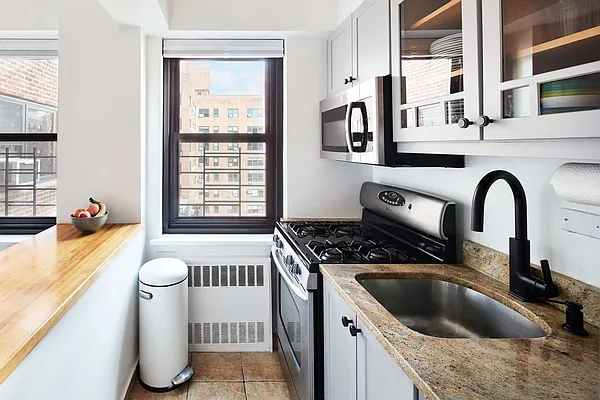 Sold by Compass | media 17