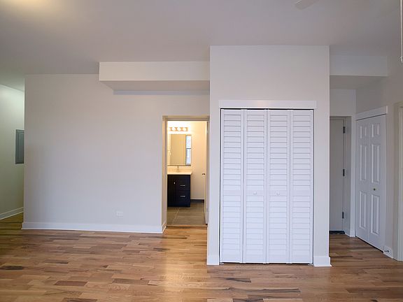 5th image of 3804 W Montrose Ave #303
