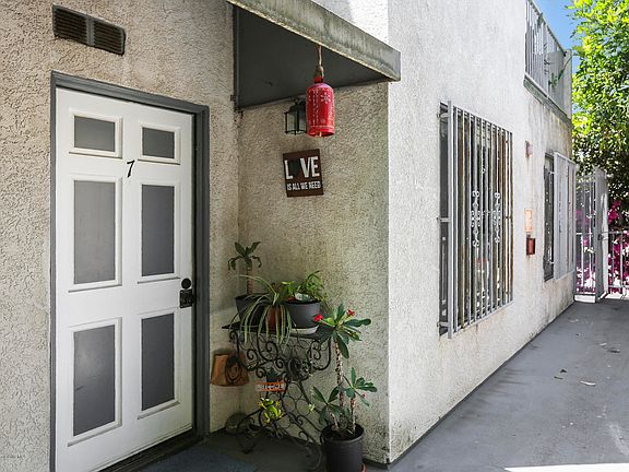3rd image of 847 N Raymond Ave Unit 7A
