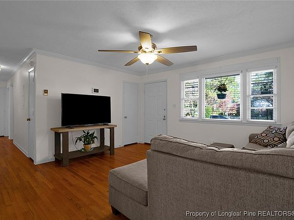 4th image of 429 Palmerland Dr