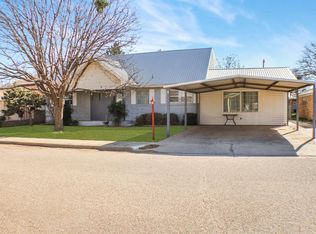 505 18th St, Seagraves, TX 79359