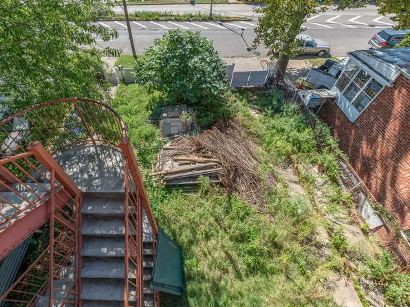 63-19 Borden Avenue image 5 of 7