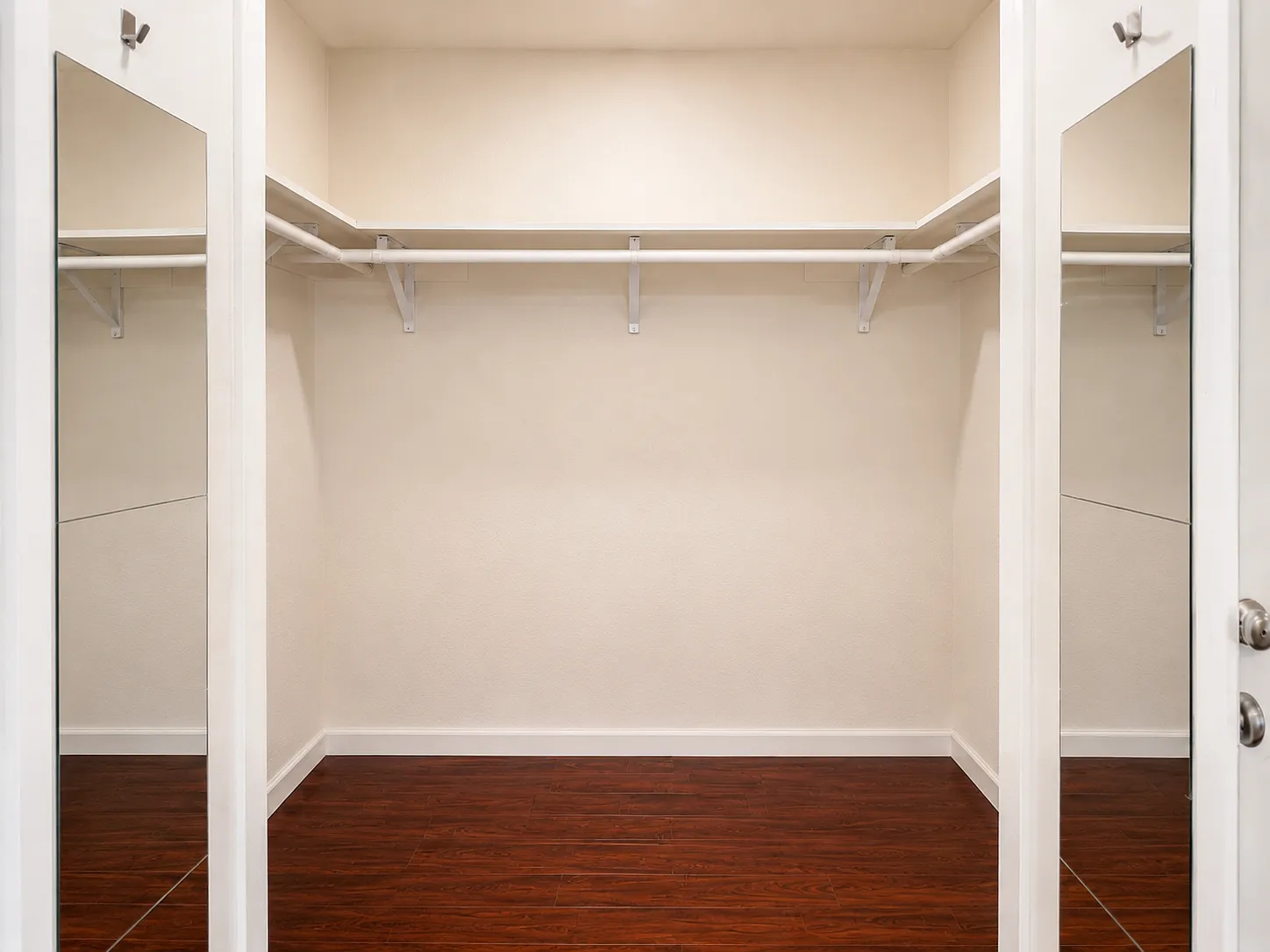 2 bed, 1052 sqft, $3,000 — Photo 3