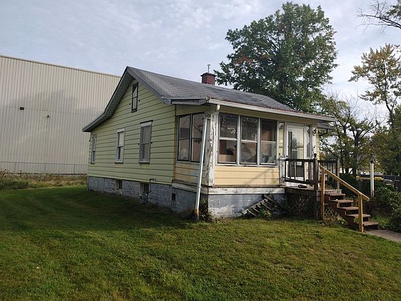 3rd image of 22560 Alden Ave
