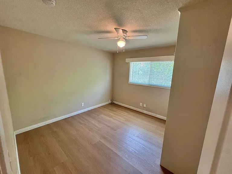 1209 N Riedel Ave — Photo 10
