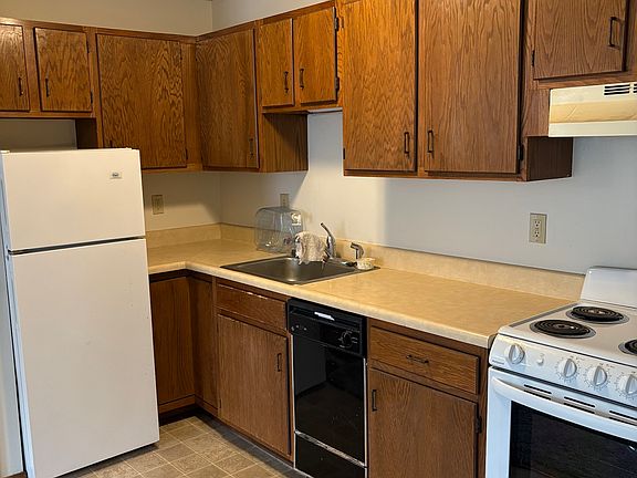 4. Kitchen - another perspective