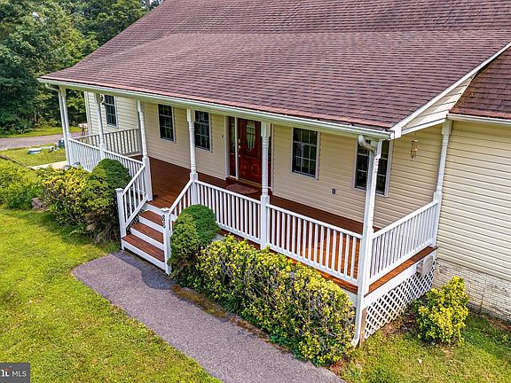 3rd image of 86 Iris Ln