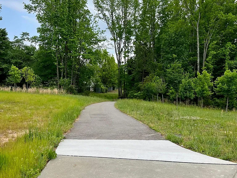 335 Old Grove Ln — Photo 32