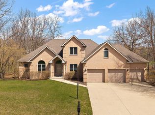 363 Tremont Ln, Valparaiso, IN 46385