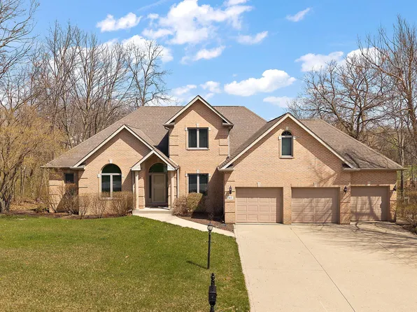 363 Tremont Ln, Valparaiso, IN 46385