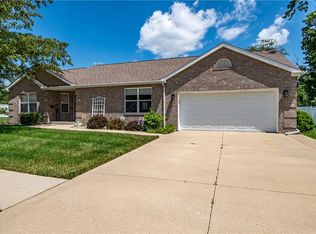 690 Scovill Ct, Decatur, IL 62522